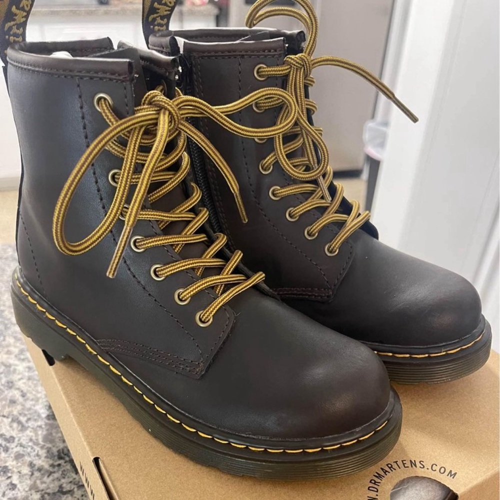 Youth Girls Dr. Martens Size 2